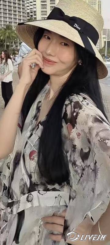 191044fq7ahktzhhq1060p.jpg