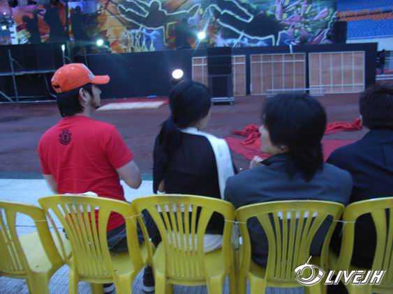 �ڲ���ǰ`�Ա߶��ǽ������