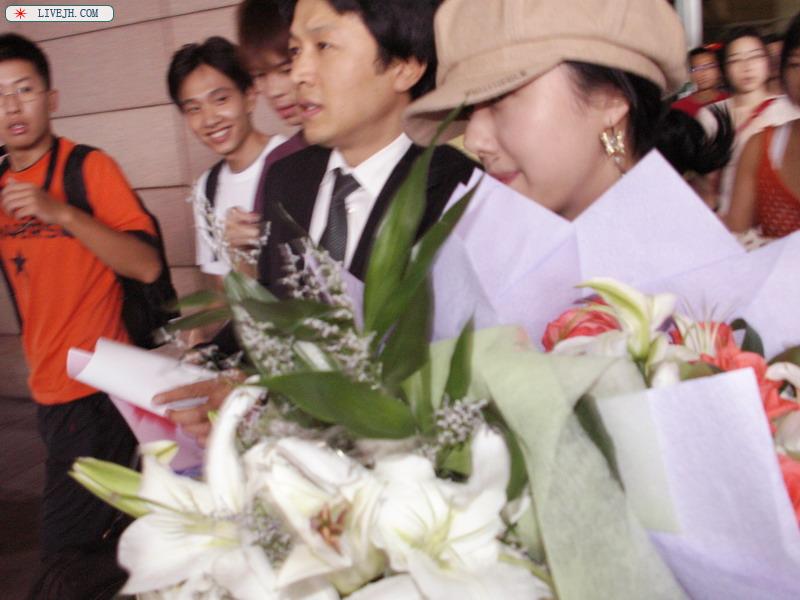 �������־����